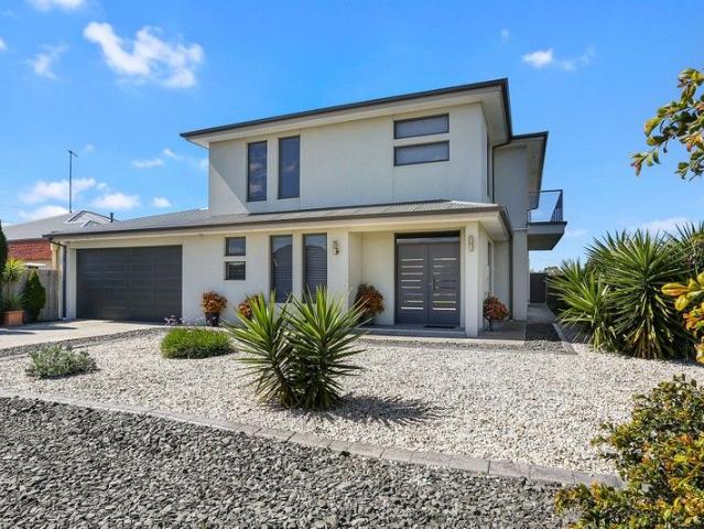 House for sale in Lovely Banks