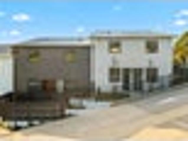Townhouse for sale in Mount Roskill, Oroua County