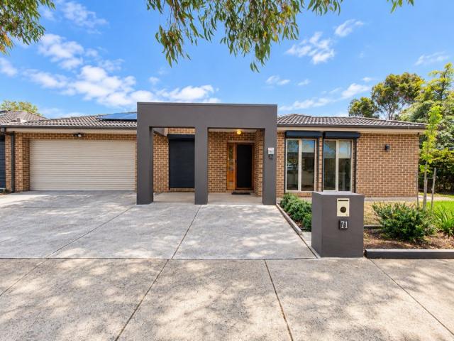 House for rent in Woodgrove Walk, Melbourne