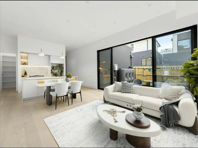 Townhouse for rent in Laburnum, Melbourne
