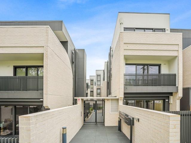 Townhouse for rent in Willoughby, New South Wales