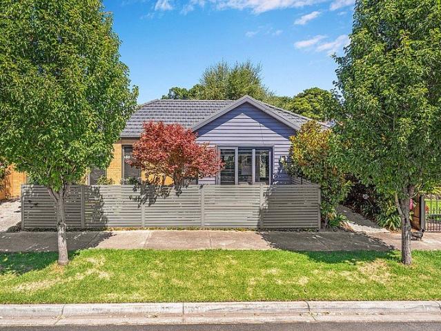 Townhouse for sale in Williamstown, Melbourne