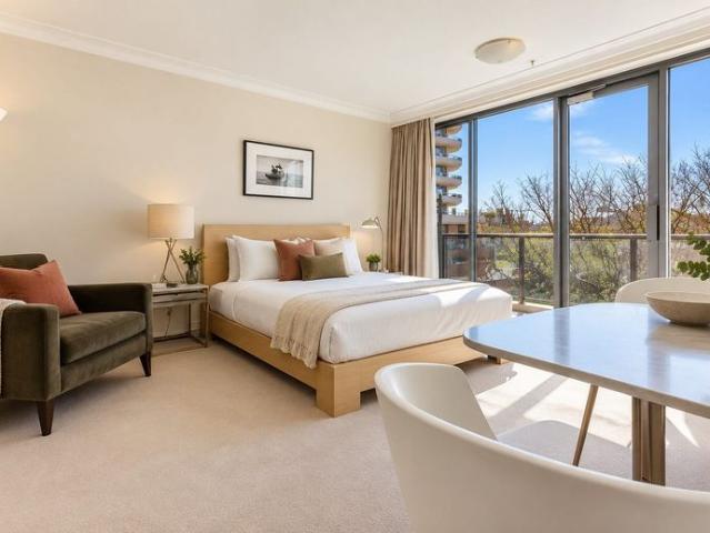 Apartment for rent in Lower North Shore, Sydney