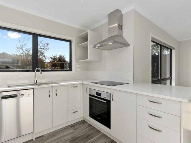 Townhouse for rent in Hamilton Central, Hamilton City
