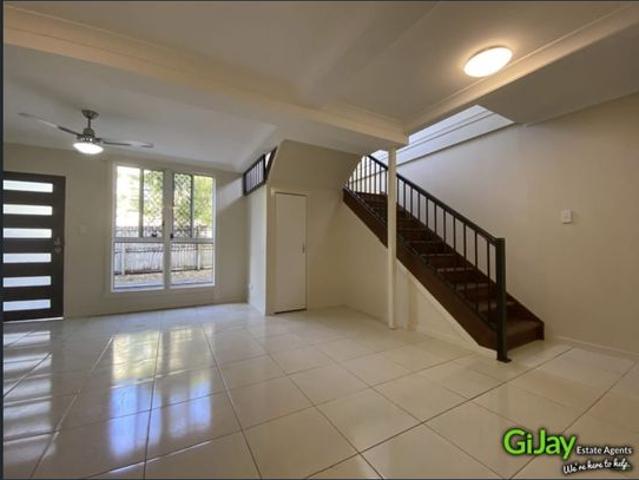 Townhouse for rent in Toombul, Queensland