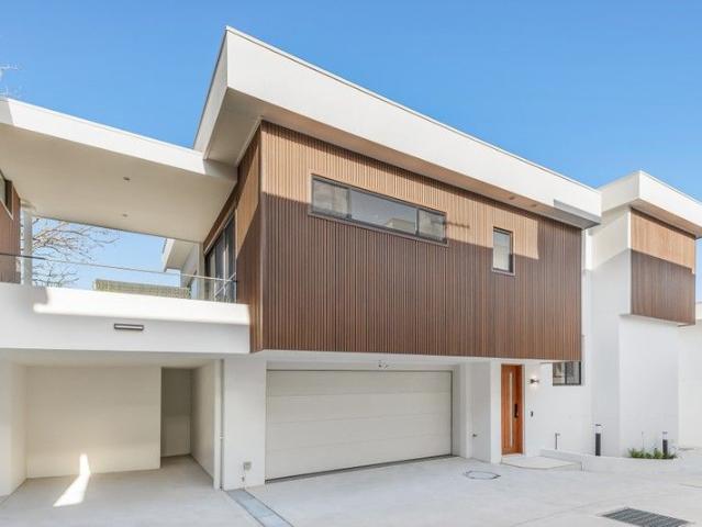Townhouse for sale in Sutherland, New South Wales