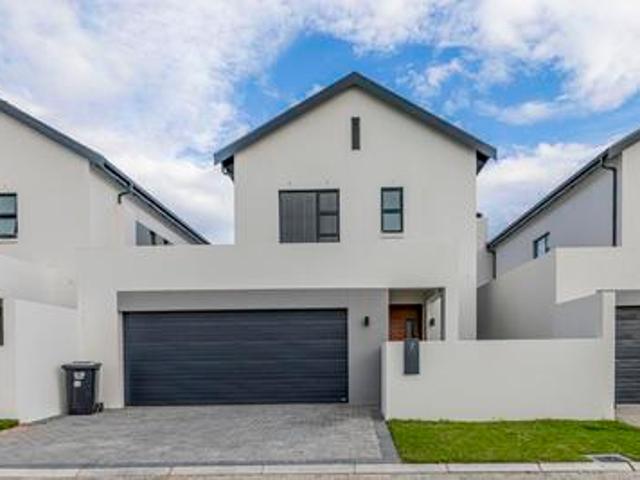 Townhouse for sale in Kraaifontein, Western Cape