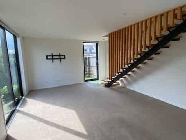 Townhouse for rent in Addington, Canterbury