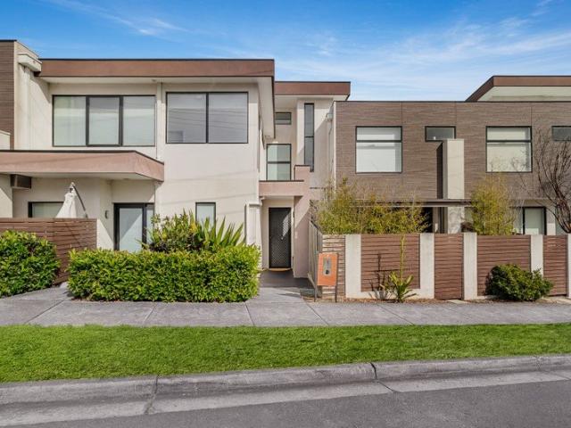 Townhouse for sale in Camerons Creek, Victoria