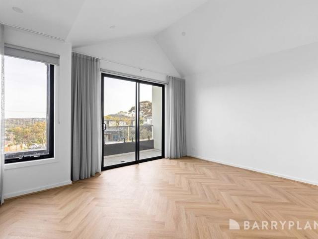 Townhouse for rent in Oak Park, Melbourne