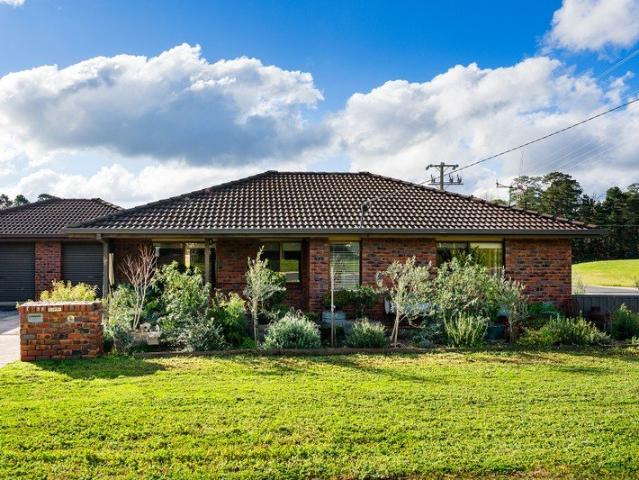 Townhouse for sale in Castlemaine, Victoria