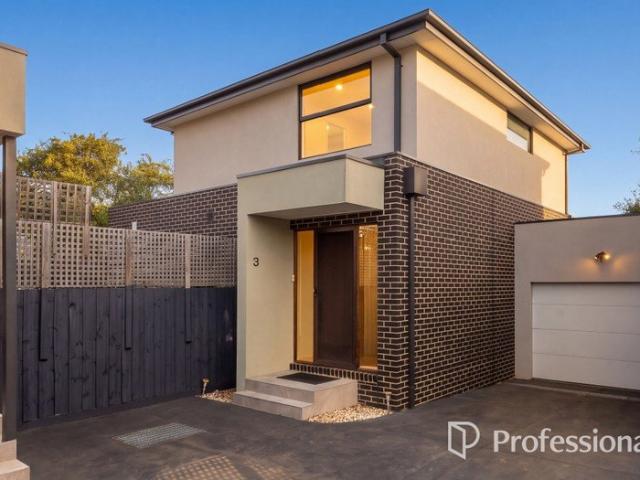 Townhouse for sale in Mitcham, Melbourne