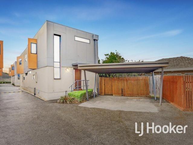 Townhouse for sale in Camerons Creek, Victoria