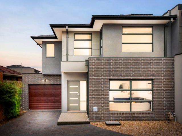 Townhouse for sale in Glenroy, Melbourne