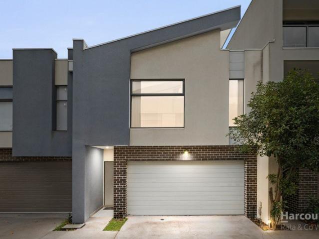 Townhouse for sale in Camerons Creek, Victoria