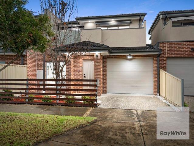 Townhouse for sale in Camerons Creek, Victoria