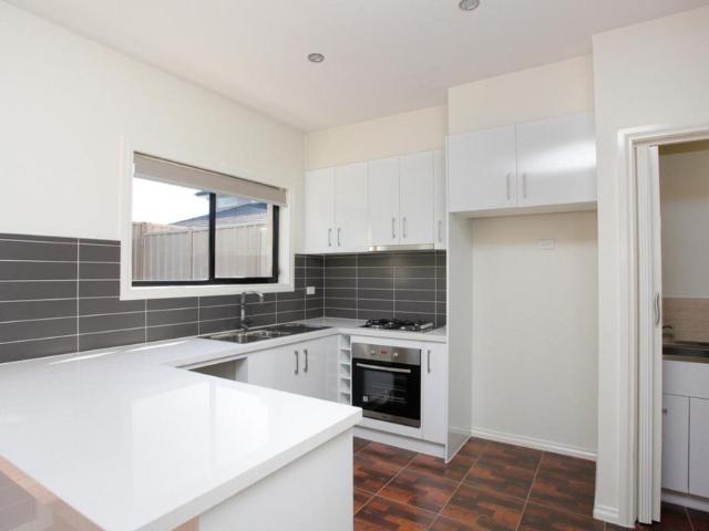 Townhouse for rent in Glenroy, Melbourne