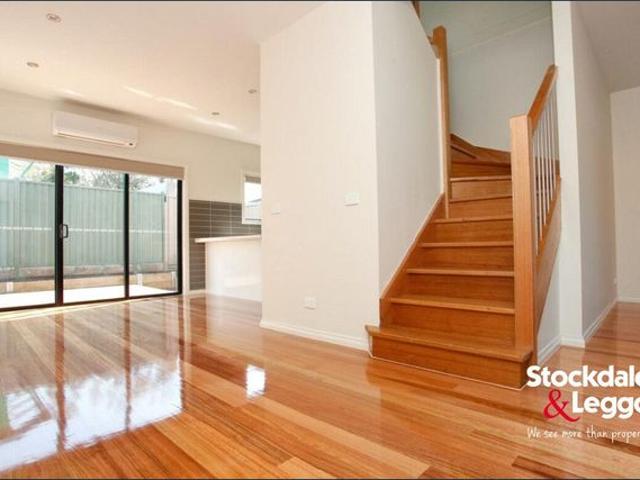 Townhouse for rent in Glenroy, Melbourne