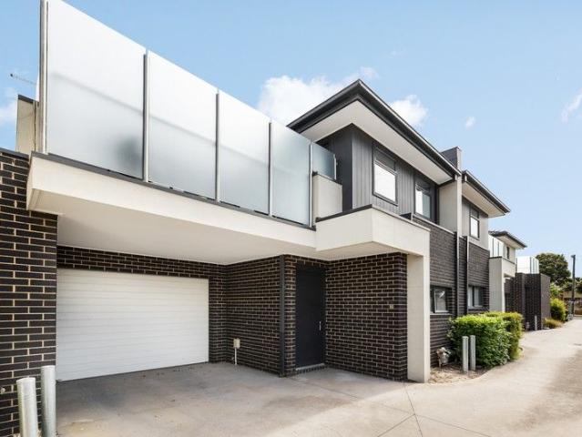 Townhouse for sale in Camerons Creek, Victoria