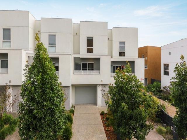 Townhouse for sale in South Morang, Melbourne