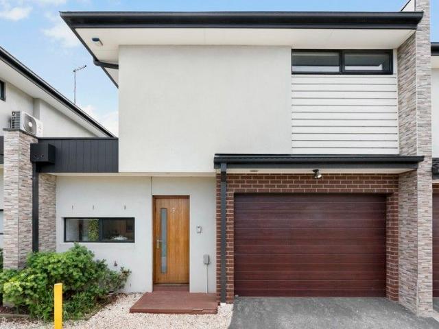 Townhouse for sale in Camerons Creek, Victoria