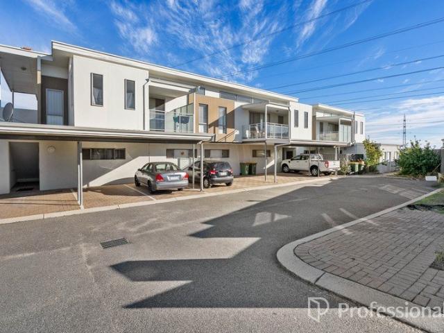 Apartment for sale in Success, Western Australia