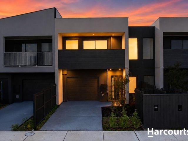 Townhouse for sale in Camerons Creek, Victoria