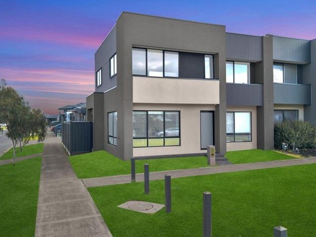 Townhouse for sale in Camerons Creek, Victoria