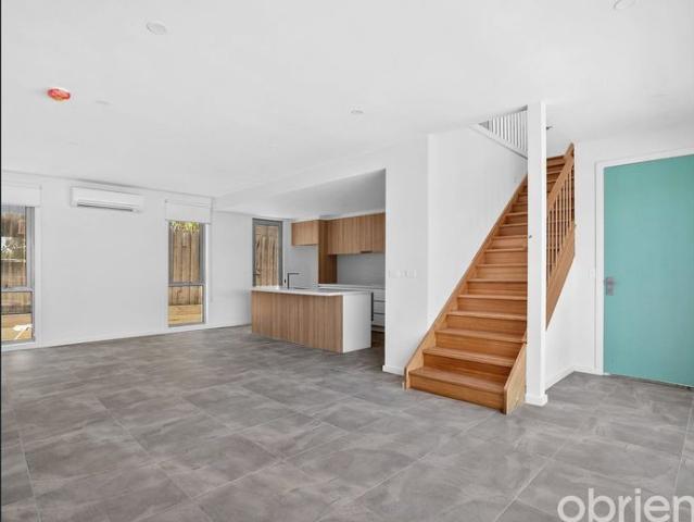 Townhouse for rent in Mornington, Melbourne