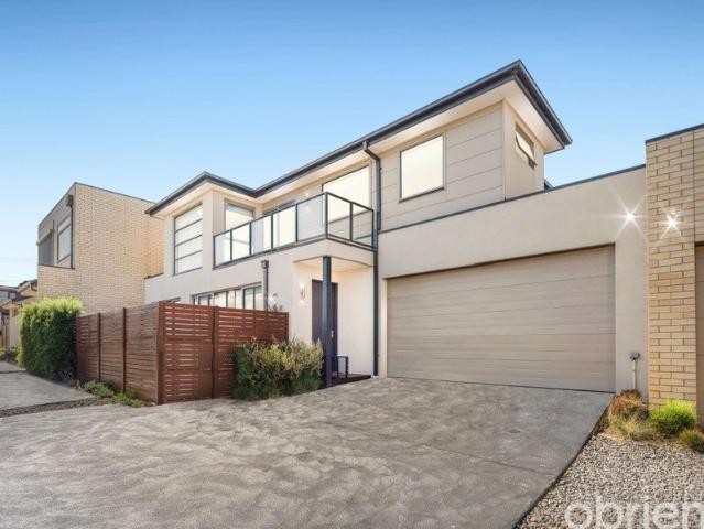 Townhouse for rent in Mornington, Melbourne