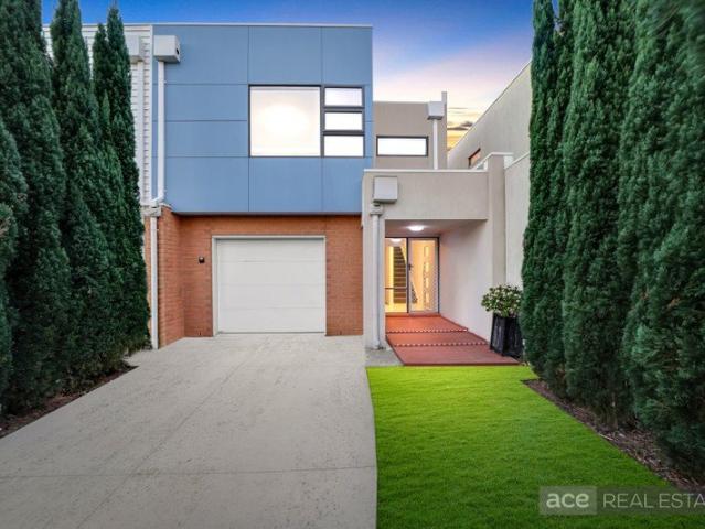 Townhouse for sale in Camerons Creek, Victoria