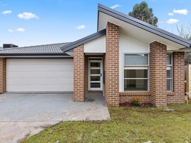 Townhouse for sale in Allambee, Victoria