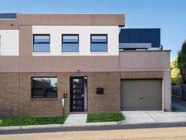 Townhouse for sale in Camerons Creek, Victoria
