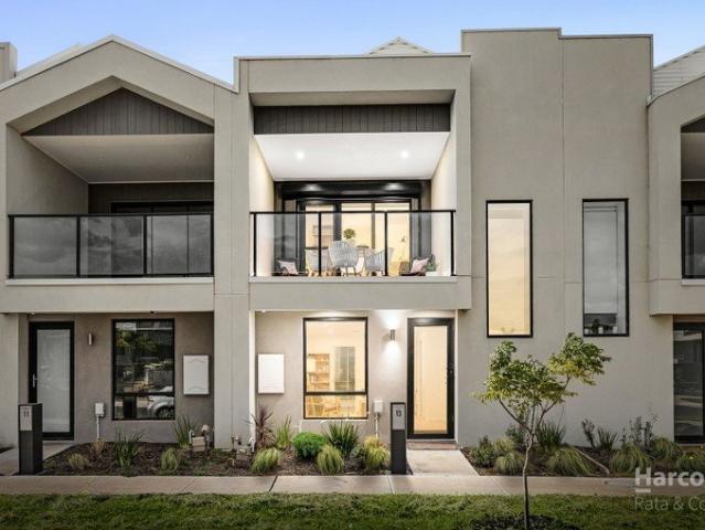 Townhouse for sale in Fraser Rise, Melbourne