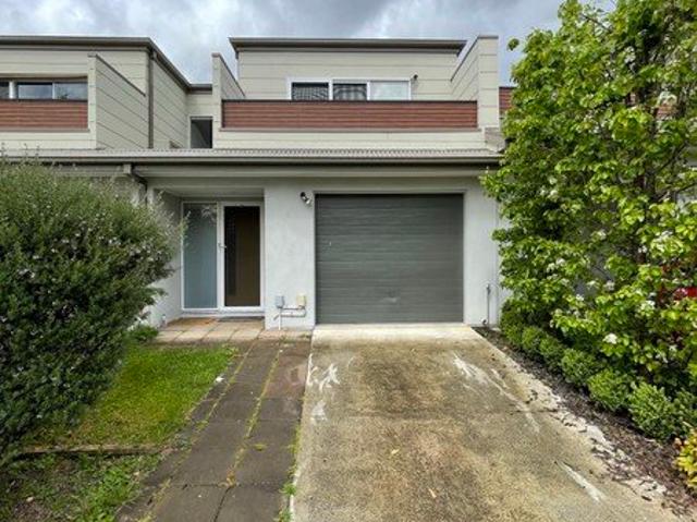 Townhouse for rent in Preston, Melbourne
