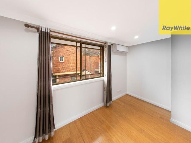 Townhouse for rent in Sydney, New South Wales