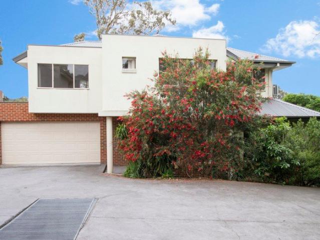 Townhouse for rent in Montmorency, Melbourne