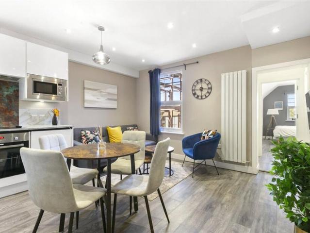 Apartment for rent in North Sheen, Greater London