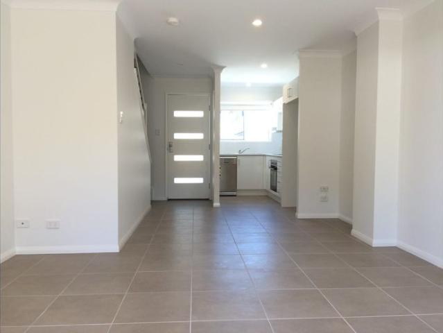Townhouse for rent in North Booval, Greater Brisbane