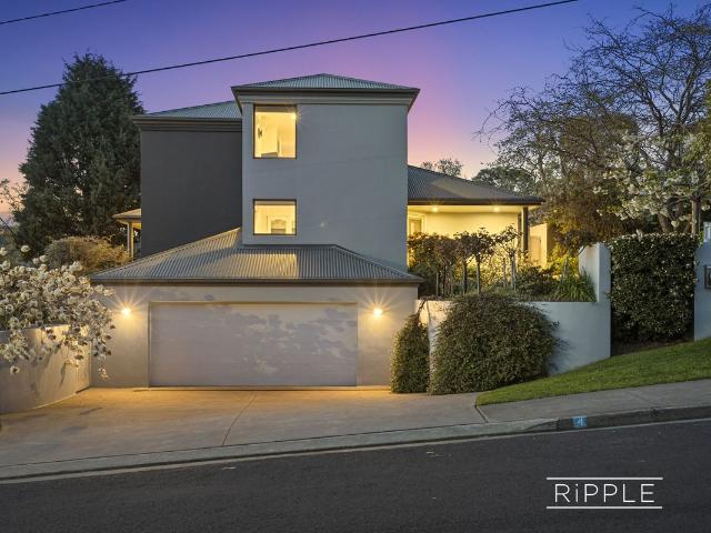 House for sale in Lindisfarne, Tasmania