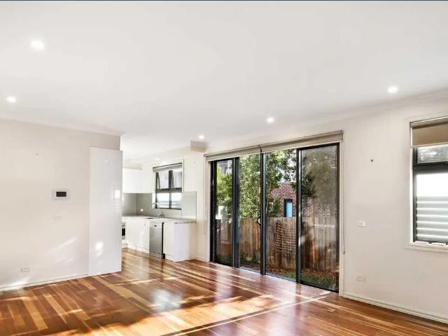 Townhouse for rent in Kerrimuir, Melbourne