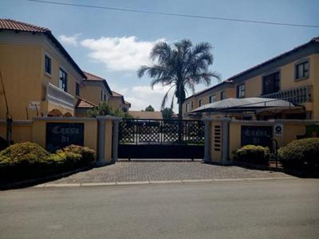 Townhouse for sale in Mohlakeng, Gauteng
