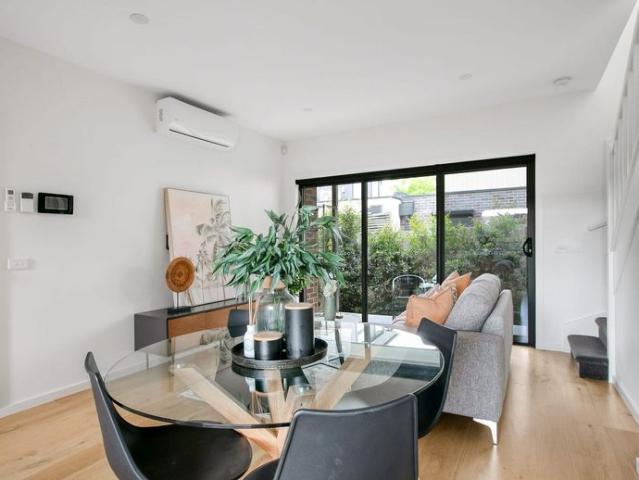 Townhouse for rent in Reservoir, Melbourne