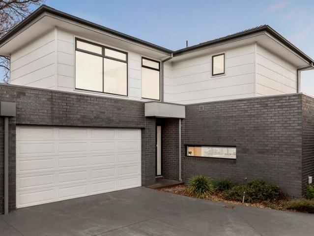 Townhouse for sale in Bonbeach