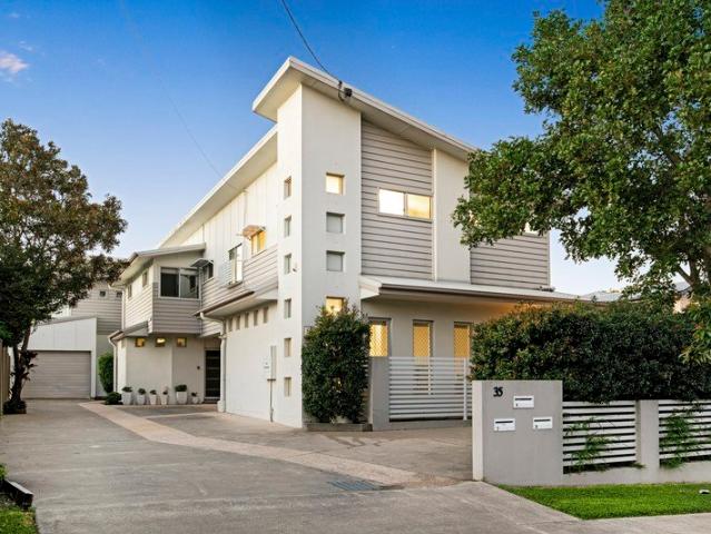 Townhouse for sale in Toombul, Queensland