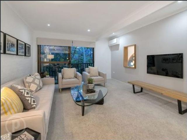 Townhouse for rent in Toombul, Queensland