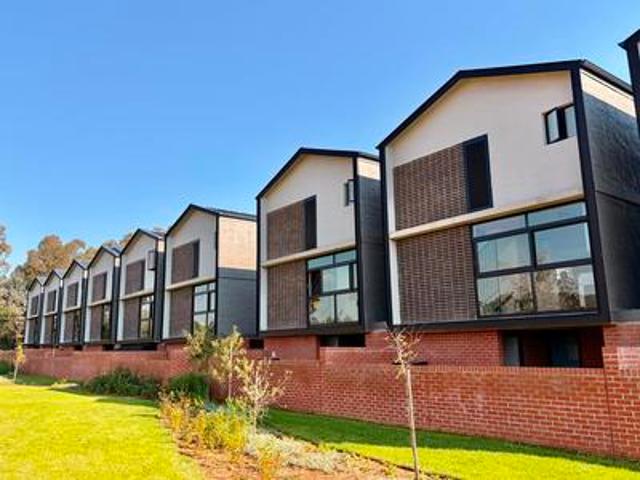 Townhouse for sale in Waterkloof, Gauteng