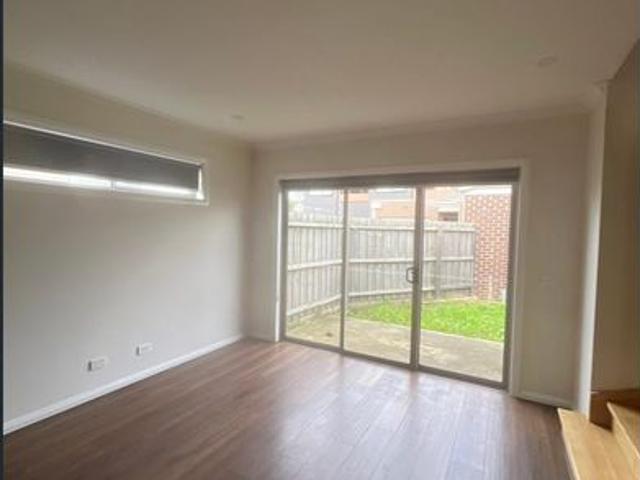 Townhouse for rent in Camerons Creek, Victoria