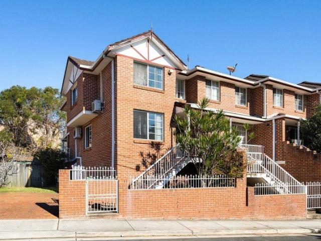 Townhouse for rent in Sydney, New South Wales