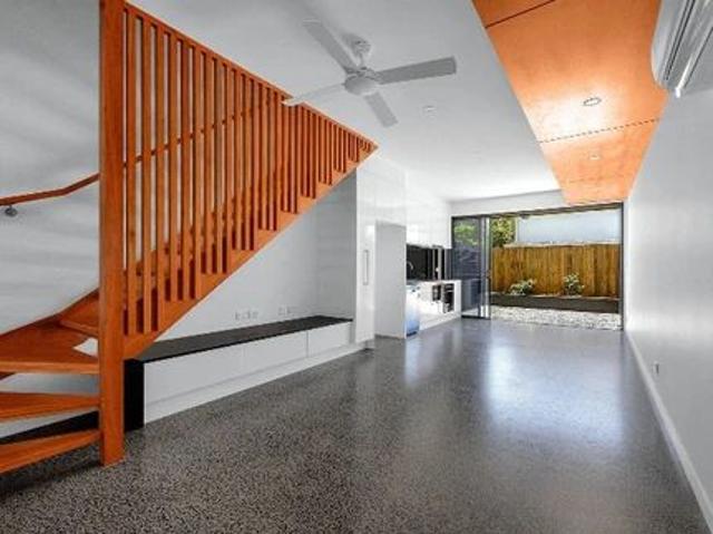 Townhouse for rent in Toombul, Queensland